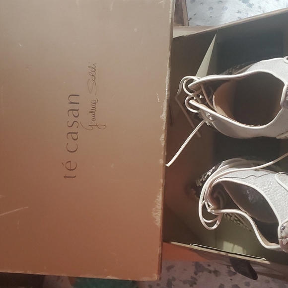 Genuine Snakeskin and Linen Te Casan heels - Picture 17 of 17